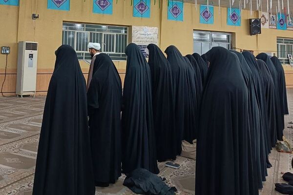 برپایی اولین نماز جماعت در اردوی راهیان نور دانش‌آموزان دختر شهرری