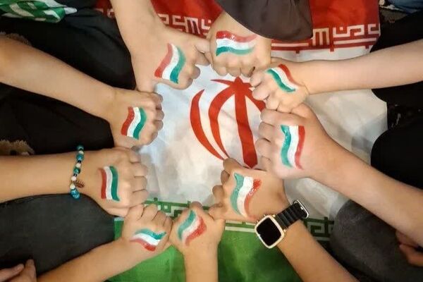 برپایی موکب کودک در جوار شهدای گمنام منطقه ۱۸ 