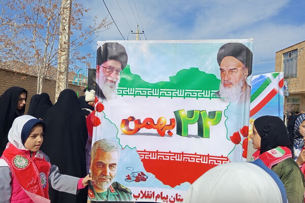 حضور پرشور دانش‌آموزان شهر بهمن در راهپیمایی ۲۲ بهمن ماه