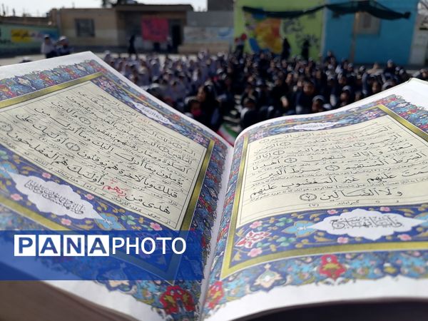  مراسم پیروزی انقلاب در مدرسه ناهید نخودی 