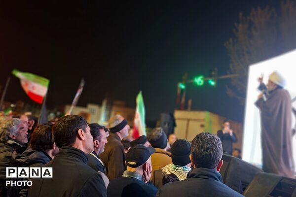 قرچکی‌ها خیابان را رها نمی‌کنند