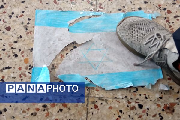 نمایشگاهی به نام نمایشگاه جبهه مقاومت در دبیرستان دخترانه دلیری 