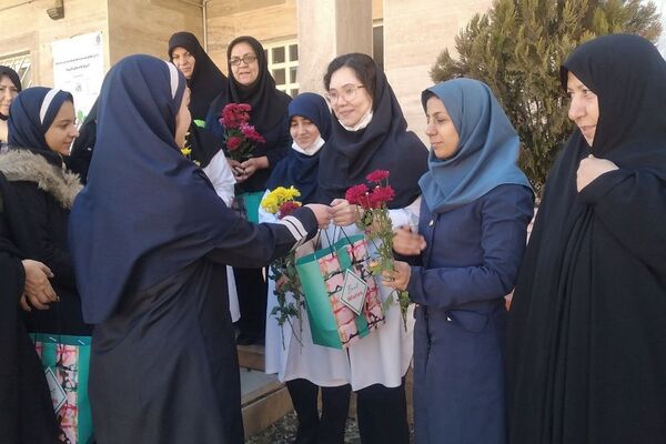 تقدیر از مقام پرستار به‌مناسبت ولادت حضرت زینب کبری (س)