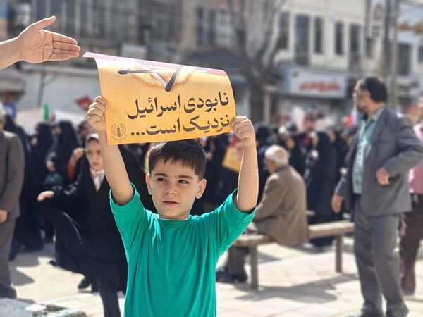 حضور پرشور فرهنگیان و دانش‌آموزان کرمانشاهی در راهپیمایی روز قدس