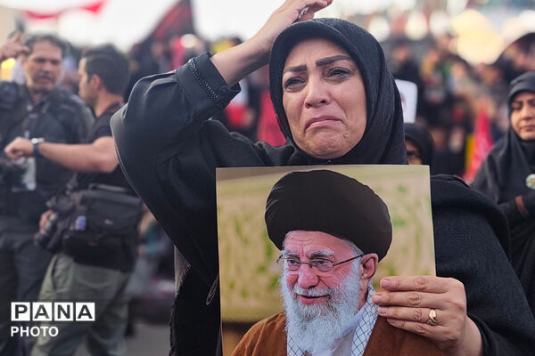 بدرقه حماسی امام شهید در قلب تهران