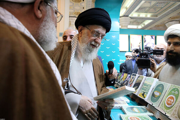 بازدید رهبر معظم انقلاب اسلامی از سی‌وپنجمین نمایشگاه کتاب تهران