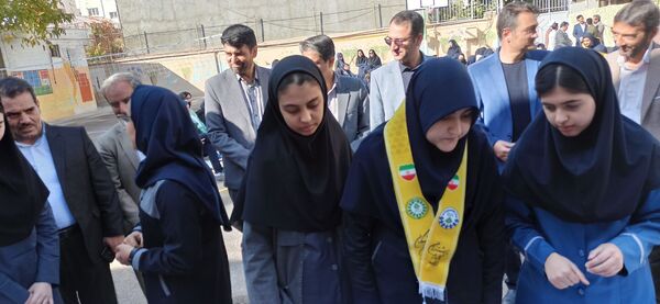 برگزاری انتخابات شورای دانش‌آموزی در مدرسه شاهد آمنه