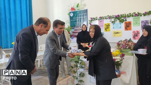 آیین خاطره‌سازان در دبیرستان دخترانه امام رضا( ع) شهرستان اسفراین