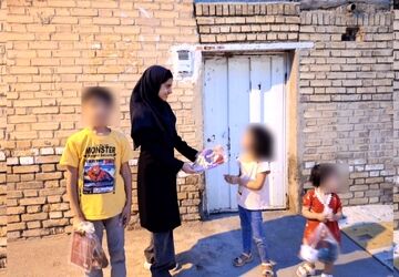 احساس نوع‌دوستی دانش‌آموزخبرنگار پانا با کودکان نیازمند در دهه محرم