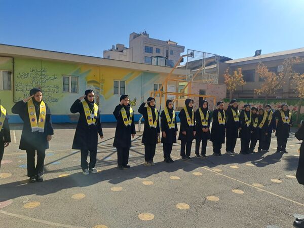 آموزش دوره پیشتازان در دبیرستان دخترانه علی افشار‌نژاد