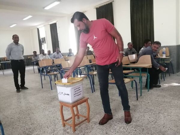 انتخابات انجمن اولیا و مربیان در دبیرستان علی سایانی فین