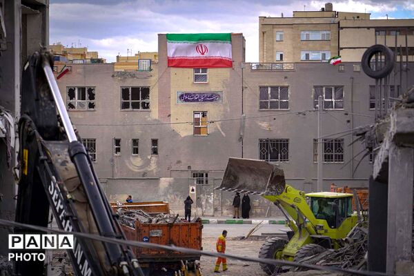 تخریب یک مدرسه و چندین واحد مسکونی بر اثر حمله هوایی دشمن به پردیسان قم