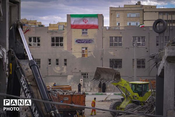 تخریب یک مدرسه و چندین واحد مسکونی بر اثر حمله هوایی دشمن به پردیسان قم