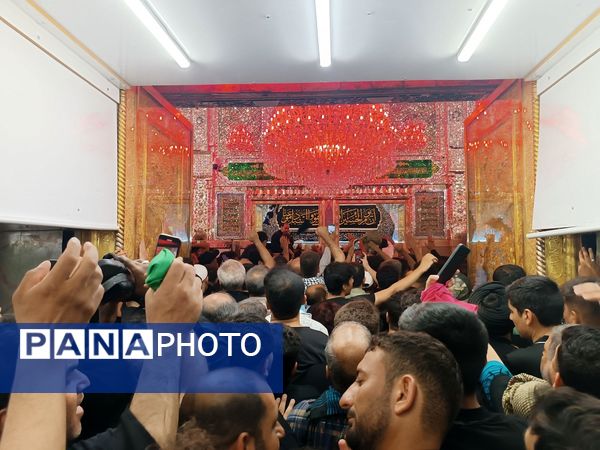 حضور زائران در مراسم پیاده‌روی اربعین حسینی