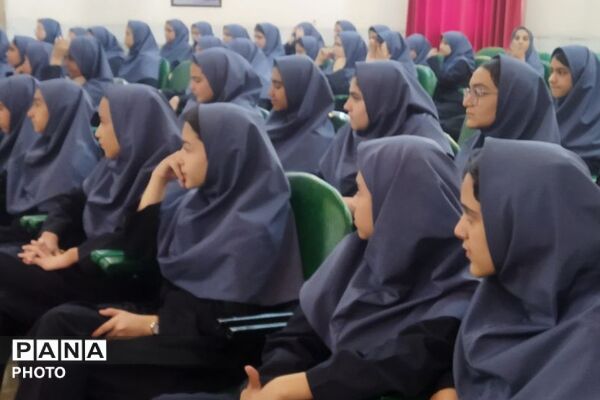 برپایی «جشن استعداد و هویت یابی» در دبیرستان راضیه شکرایی ناحیه دو شهرری 