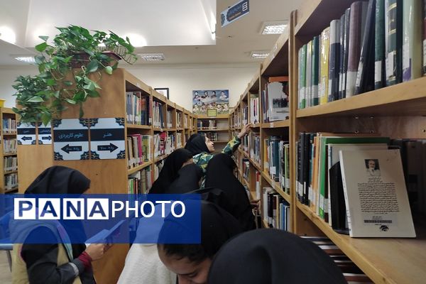 بازدید دانش‌آموزان دبیرستان پویش از کتابخانه عمومی فرهنگسرای کوثر دماوند 
