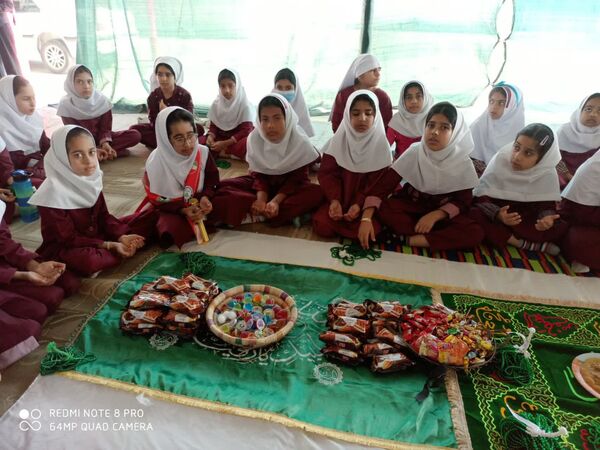 سفره صلوات و سه‌شنبه‌های مهدوی در دبستان شهید ابراهیم تنیده؛ جلوه‌ای از عشق و انتظار