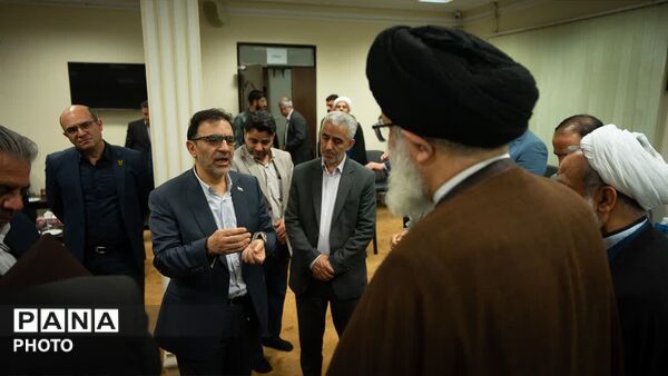 بیعت  اعضای شورای دانشگاه آزاد اسلامی استان البرز با سومین رهبر انقلاب اسلامی