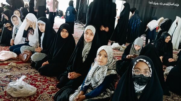 حضور دانش آموزان در نماز جمعه کاشمر