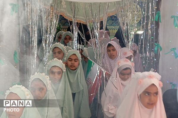 آغاز مسیر نور؛ قاب‌هایی از جشن تکلیف دختران شهرستان بن