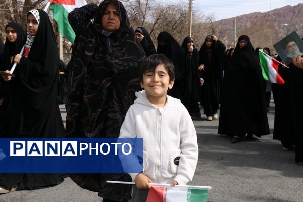 انقلاب را نسل جدید ادامه می دهند