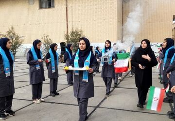 یاوران انقلاب در مدرسه فرزانگان