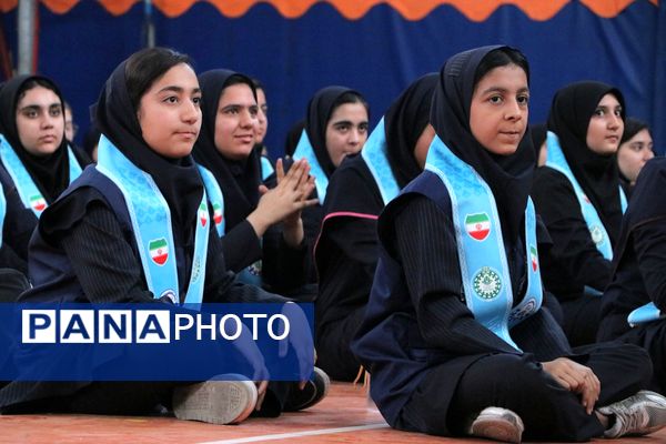 بهارستان دو صحنه همفکری، همدلی و همکاری پیشتازان در همایش یاوران انقلاب