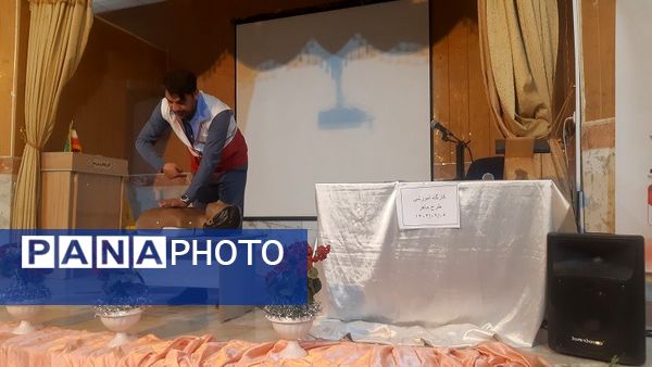 برگزاری کارگاه طرح ماهر هلال احمر در کانون سمیه شهرستان شیروان