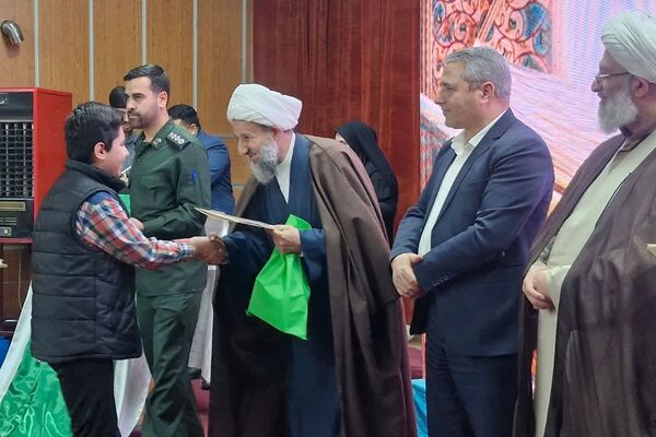 آیین تجلیل از برگزیدگان مسابقات قرآن و عترت بسیج قرچک