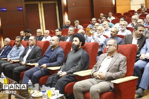  همایش تخصصی باغداران و کشاورزان شهرستان فیروزکوه در سالن شهید آوینی