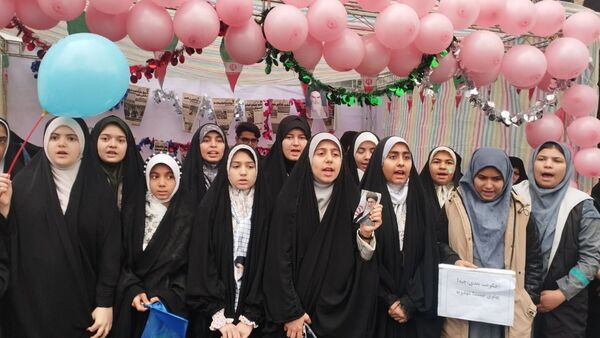 جلوه‌های دانش‌آموزی راهپیمایی ۲۲بهمن در تبریز