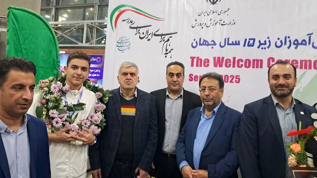 استقبال باشکوه از کاروان “امید ایران” و تقدیر از دانش‌آموز مدال‌آور منطقه ۱۴