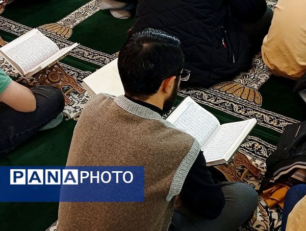 محفل انس با قرآن به مناسبت دهه فجر در کاشمر 