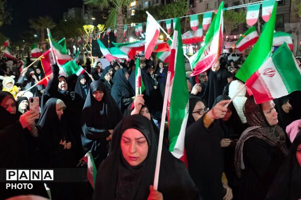 میدان هفت‌تیر بهارستان دو میزبان راهپیمایی شبانه مردم و فرهنگیان