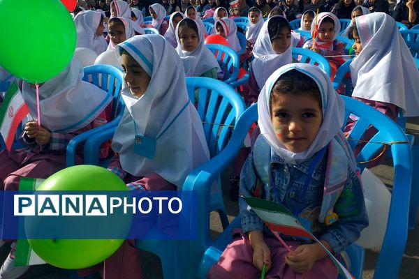 جشن شکوفه‌ها در آستانه سال تحصیلی جدید در مدارس ملارد برگزار شد