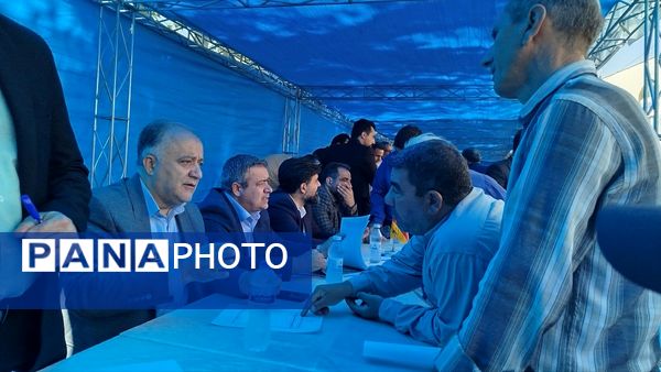  برگزاری میزخدمت درمصلی کرج به‌مناسبت هفته دولت