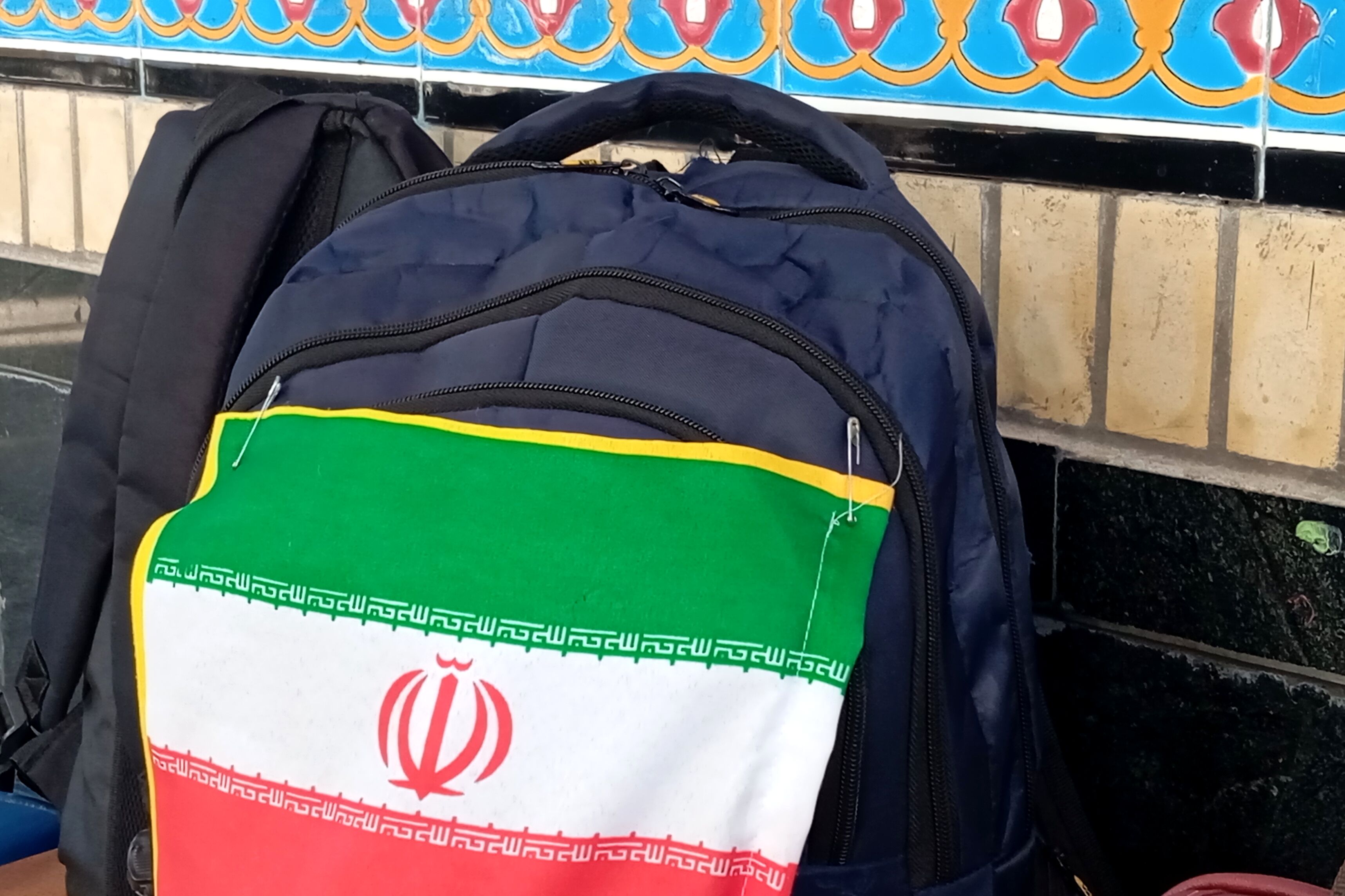 سنگین‌ترین پرچم، نصیب شانه‌های وفادار