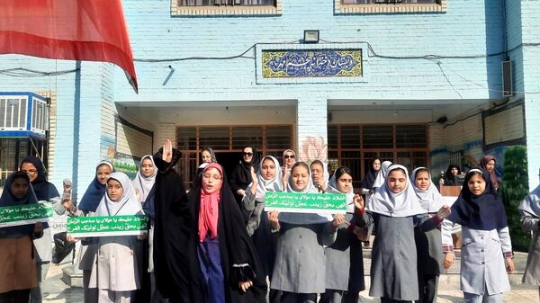 جشن میلاد حضرت زینب (س) و روز پرستار در دبستان پنجم مهر