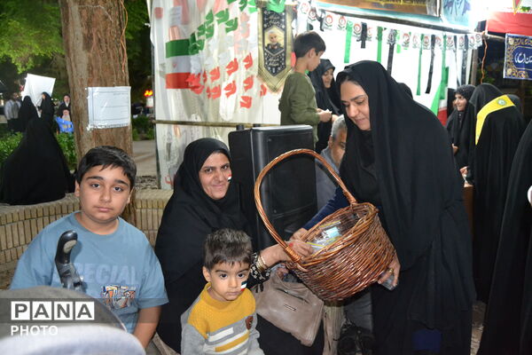 میدان‌داری دانش‌آموزان و دبیران دبیرستان امام حسین (ع) در موکب سفیران قرآن اردکان