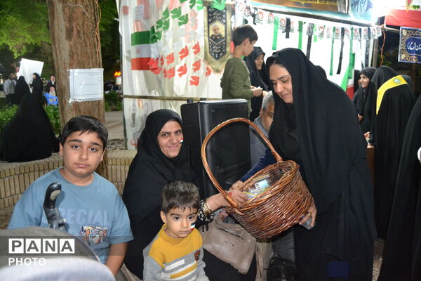 میدان‌داری دانش‌آموزان و دبیران دبیرستان امام حسین (ع) در موکب سفیران قرآن اردکان
