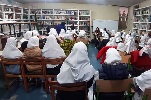اردوی علمی پژوهشی دانش‌آموزان دبستان هجده دی ناحیه2 شهرری در پژوهش‌سرای بصیرت 