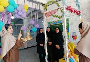 لبخند مهر بر لبان دانش‌آموزان فاطمیه