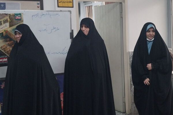 برپایی مدرسه انقلاب