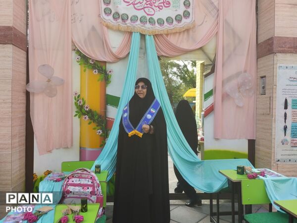 کاشت و پرورش نهال در مدرسه شاهد شهید ناصری