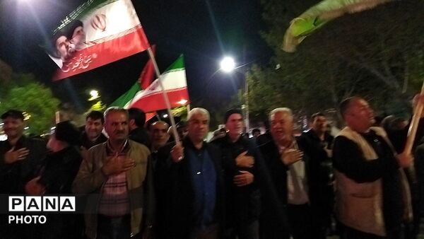 دسته عزاداری روستای اردمه در مراسم چهلم رهبر شهید و شهدای میناب در حسینیه امام 
