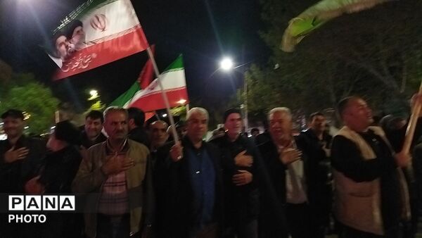 دسته عزاداری روستای اردمه در مراسم چهلم رهبر شهید و شهدای میناب در حسینیه امام 