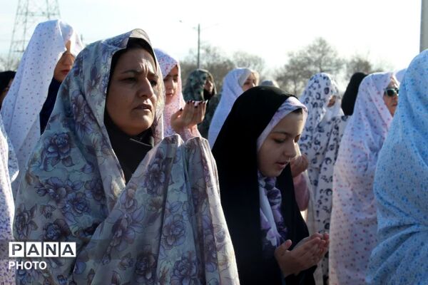 اقامه نماز عید سعید فطر در فاروج 