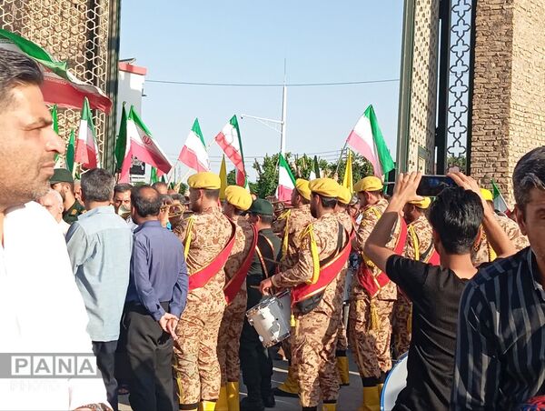 مراسم خاکسپاری شهیده دانش‌آموز «فاطمه موحدان» در یزد