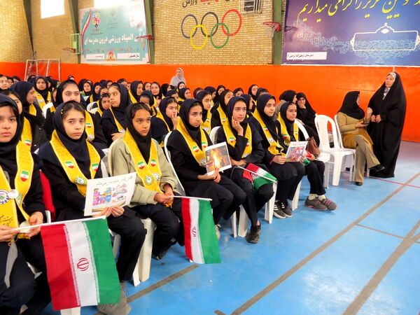 همایش پیشگیری از آسیب‌های چهارشنبه سوری در دبیرستان نرجس بجنورد