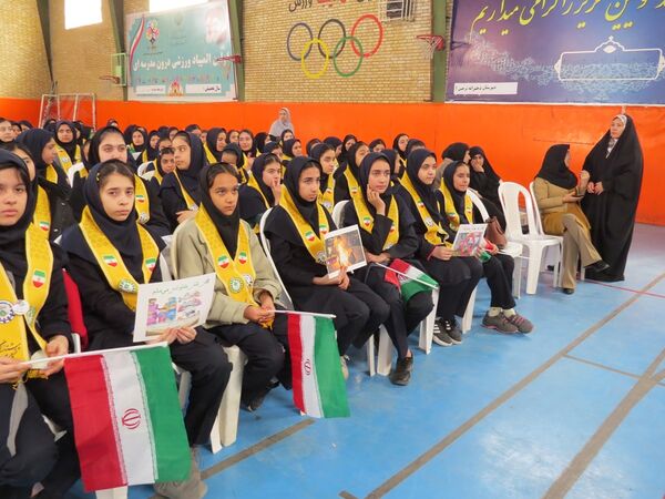 همایش پیشگیری از آسیب‌های چهارشنبه سوری در دبیرستان نرجس بجنورد
